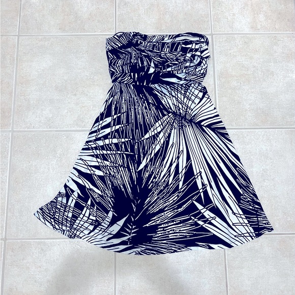 Cache Strapless Black & White Leaf Print Dress - Size M - Picture 2 of 5